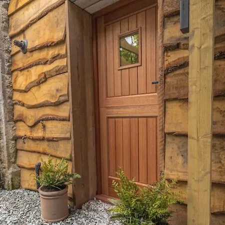 Quirky Retreats - The Hidden Retreat * Windermere