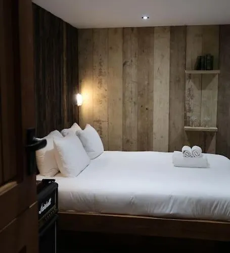 Quirky Retreats - The Hidden Retreat * 温德米尔