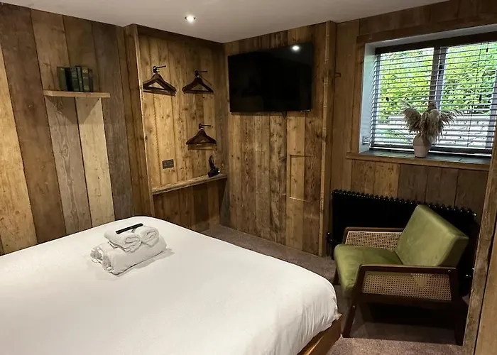 Quirky Retreats - The Hidden Retreat * 温德米尔