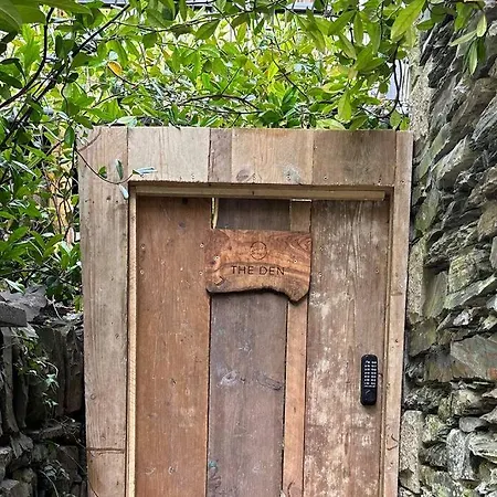 Quirky Retreats - The Hidden Retreat * Windermere